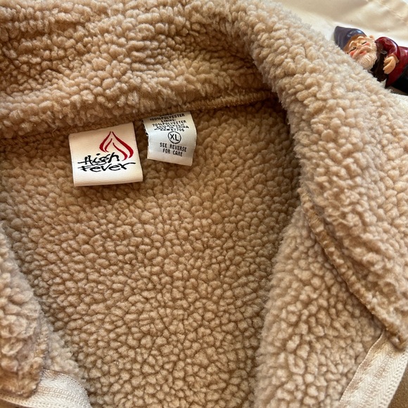 Fleece Vest with a Suede-like Feel - Picture 6 of 9